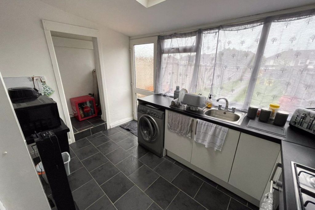 HONITON ROAD, WYKEN, COVENTRY CV2 3EJ Complete Residential Lettings